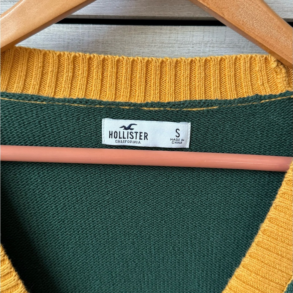 Hollister and Fitch Green will yellow detail cardigan, %100 cotton size S - Picture 2 of 3